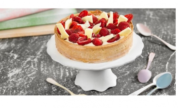 Борислав Чакринов директор на Бургаския драматичен театър Адриана Будевска проф Иванка