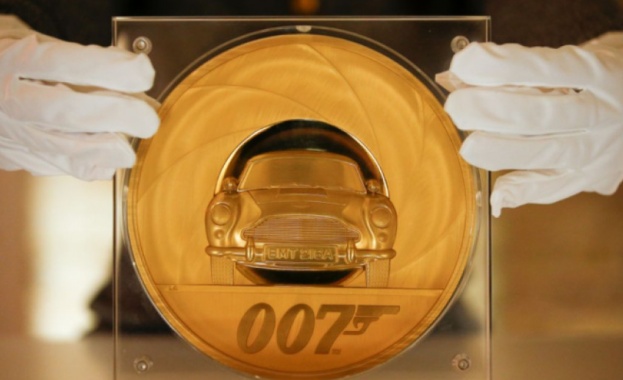 Британският кралски монетен двор представи седемкилограмова златна монета в чест