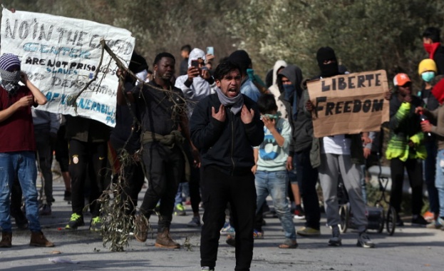 Съвършено очевидно турският президент Реджеп Тайип Ердоган експлоатира съдбата на