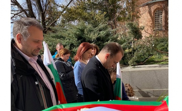 Лидерът на Политическа партия МИР Симеон Славчев заедно със зам председателите