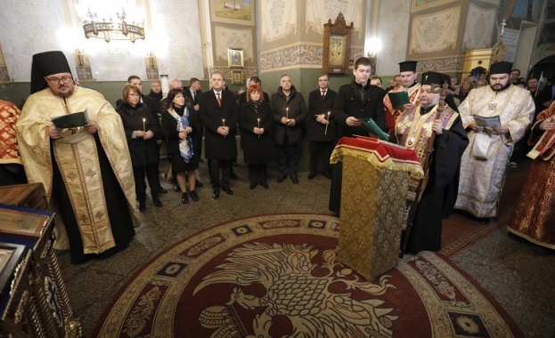 Председателят на Народното събрание Цвета Караянчева присъства на благодарствения молебен