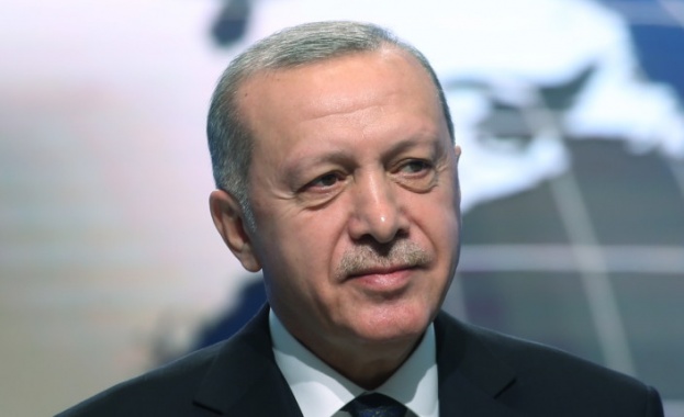 Турският президент Реджеп Таййип Ердоган каза, че ще проведе телефонен