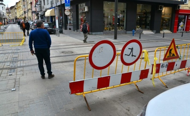 Започна ремонт на настилката на ул Граф Игнатиев при кръстовището