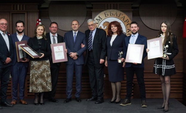 Връчиха годишните награди за принос към бизнеса "Златна мартеница" 