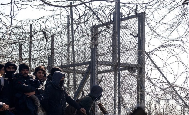 Около 15 хиляди мигранти остават блокирани на гръцко-турската граница 