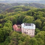  Злокобният замък Хуска е вратата към ада