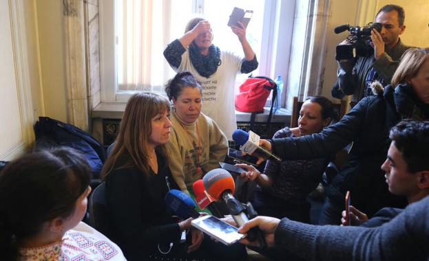 Медицински сестри които се бяха барикадирали повече от денонощие в