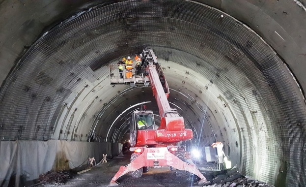 С усилващи мрежи се изгражда част от третата конструктивна облицовка