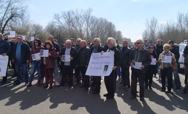 Протестиращи блокираха пътя Бургас-Созопол заради катастрофа с две жертви