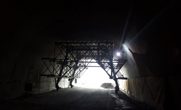Тунел под АМ Тракия заприлича на плавателен канал Съоръжението обслужва