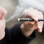  Британската здравна агенция: Регулираните електронни цигари са по-безопасни от обикновените