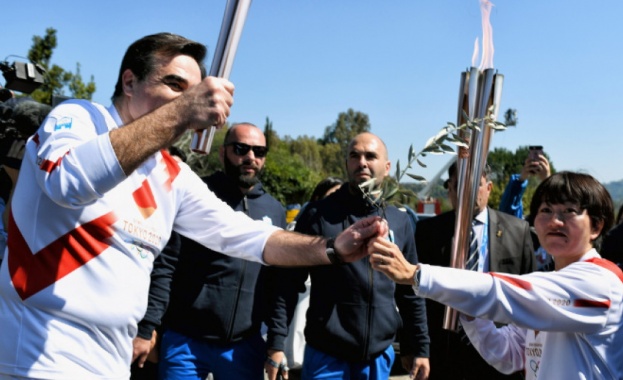 Гръцкият олимпийски комитет спря щафетата на олимпийския огън в страната
