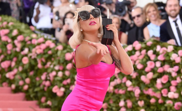 Лейди Гага обяви че новият алманах написан от нея вече
