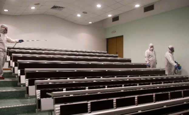 Гърция опустя В сила са извънредните мерки след като броят