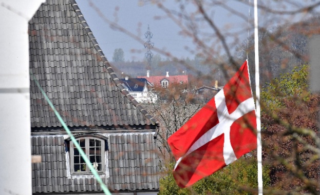 Датските управляващи ще изпратят 35 единици строителна техника в Украйна
