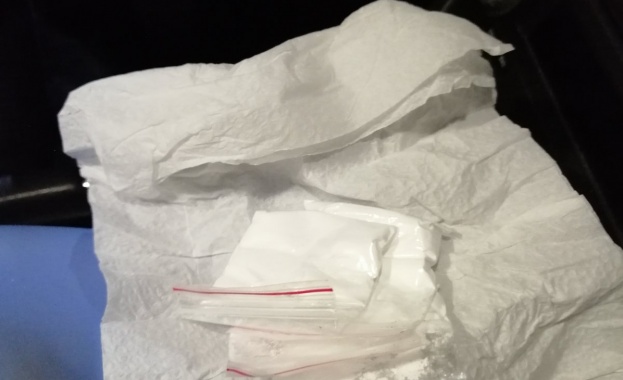 Арестуваха 33-годишен дилър на дрога в кв Яворов