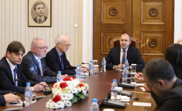 Президентът Румен Радев призова за мерки в подкрепа на българския