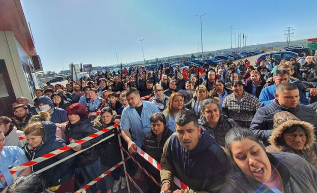 Продължава работа заводът в Димитровград в който стотици служители недоволстваха