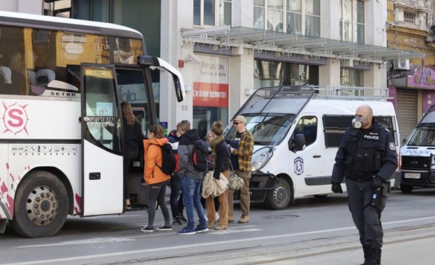 Част от британските туристи си тръгнаха от Банско с три