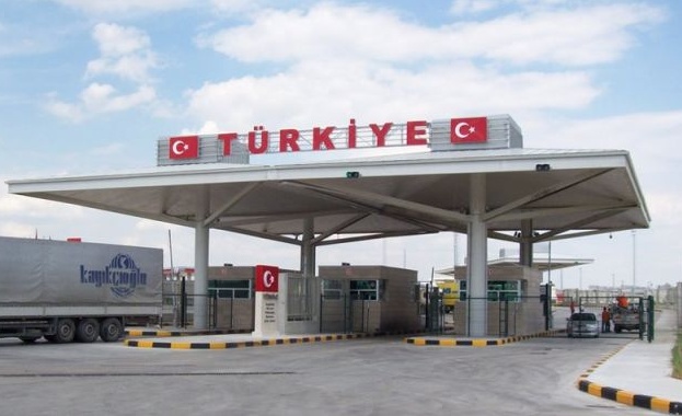 Турция вече пуска българските туристи с лични карти обявиха туроператори