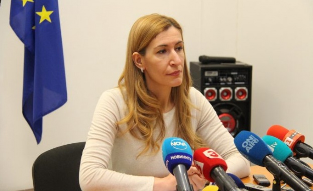 Николина Ангелкова ще проведе работна среща  с представители на туристическия бранш от Южното Черноморие