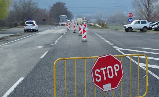 От днес е ограничено пътуването без неотложен повод между областните
