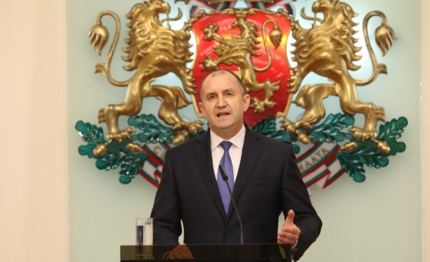 Президентът: Българите вече излизат от състоянието на хипноза след насажданата паника