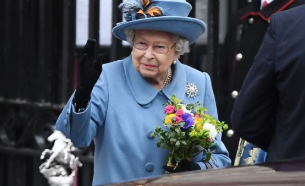 Кралица Елизабет в социалните мрежи: Налага се всички да променим навиците си