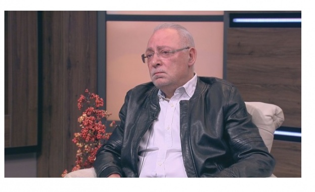 Внезапно почина Радосвет Радев - Cross.bg