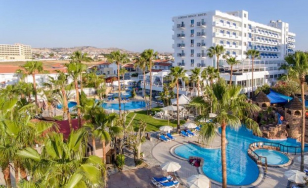 22 хотела в Кипър ще бъдат превърнати в центрове за