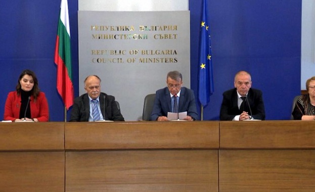 Представителите на новосформирания Медицински съвет към МС дават първия си