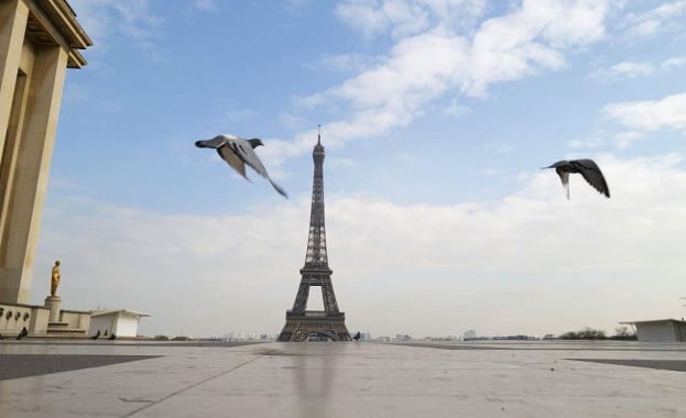 Париж замлъкна... чува се само песента на птиците (Видео)