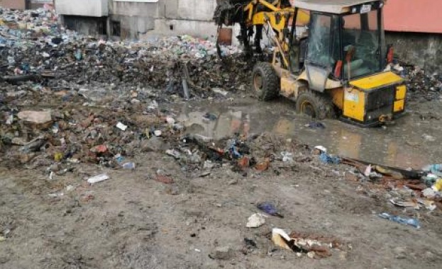 Общо около 400 000 килограма боклуци са били изкарани от