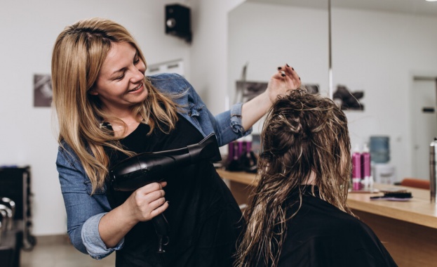 За поредна година професиите от професионално направление Фризьорски и козметични