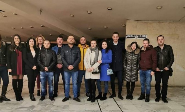 Екип от 20 човека членове на Младежко обединение в БСП