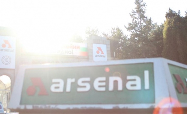 Силен взрив в завод Арсенал Към мястото на инцидента са