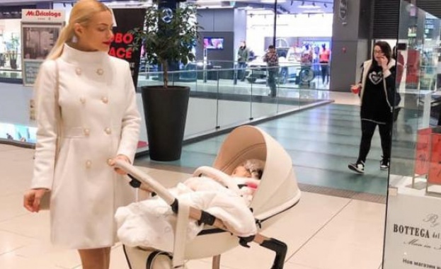 Вероника Стефанова отпразнува първия рожден ден на дъщеря си