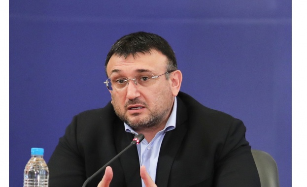 Вътрешният министър Младен Моринов призова да не се събират големи