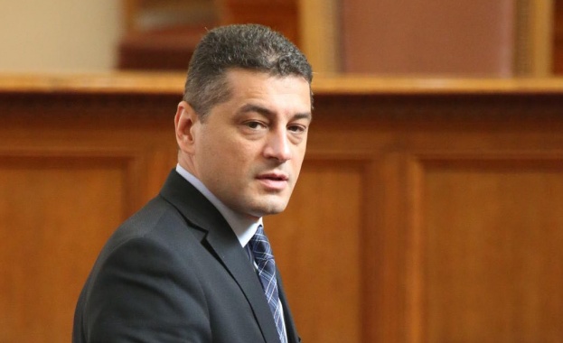 Кабинетът на Бойко Борисов предлага Народното събрание да подпише празен