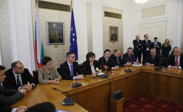 Корнелия Нинова Не бива да позволяваме и едно българско дете