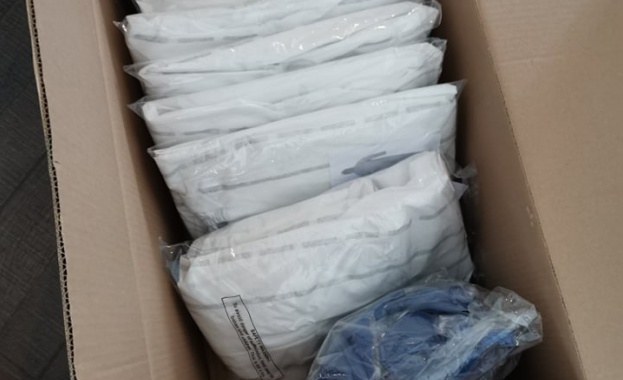 Предпазни костюми и маски за многократна употреба дари народният представител