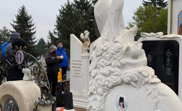 Родители и близки почетоха паметта на децата, загинали в Лим