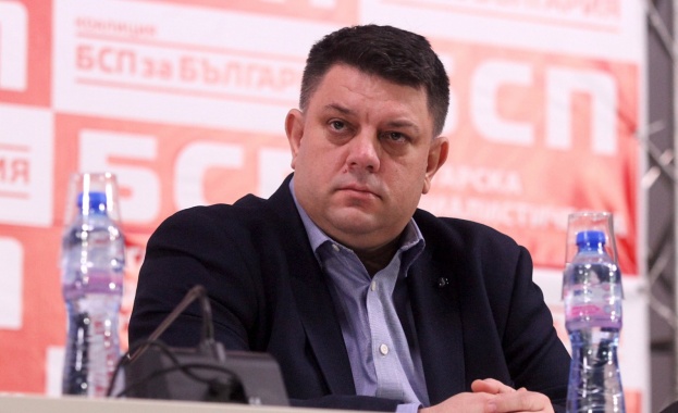 Заместник министърът на младежта и спорта инж Владимир Харизанов поддържа българския