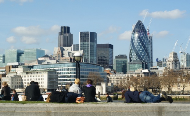 Лондон разреши групови събирания на до шестима души