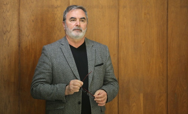 В разгара на извънредното положение заради коронавируса главният държавен здравен