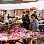 Заклани животни, мухи и кръв по пазарите в Азия