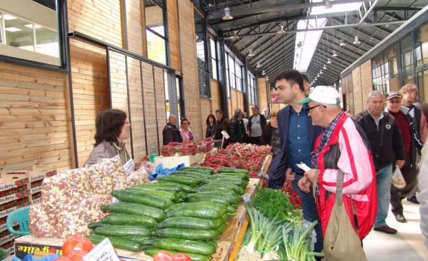 На 12 04 2020 г се преустановява функционирането на всички кооперативни пазари