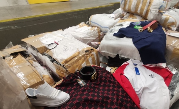 Митнически служители от Главна дирекция Митническо разузнаване и разследване и