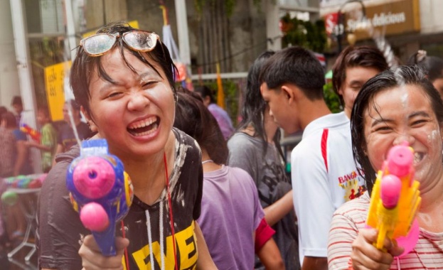 В Тайланд улиците останаха необичайно безлюдни в първия ден на
