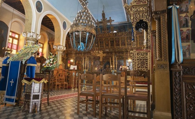 Двама монаси заразени с новия коронавирус са починали в Украйна